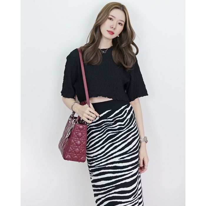 GUMMY BEAR OVERSIZED CROP TOP-BLACK
