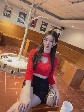 HEART JEWEL FUR KNIT CROP TOP-RED