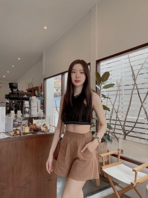 CINNAMON RIBBED SLEEVELESS TOP-BLACK