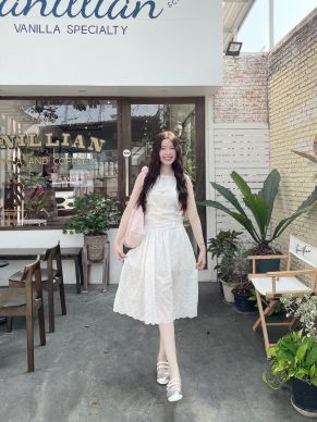 SOLENE OPEN BACK LACE MIDI DRESS