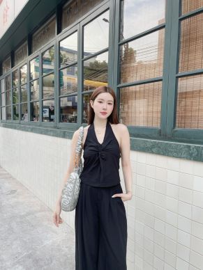 NIXIE TWISTED HALTER TOP-BLACK-S