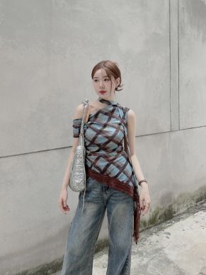 DIAMOND CHECK SLASH TOP-BLUE