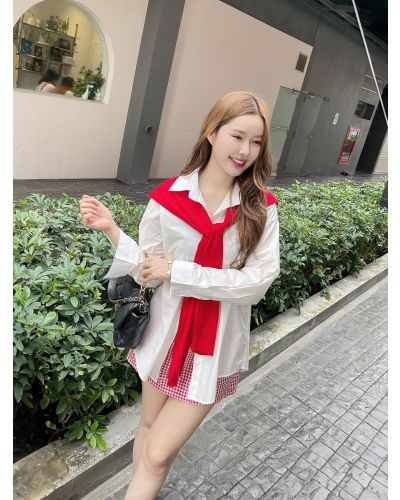 KNIT SHOULDER SCARF-CHERRY