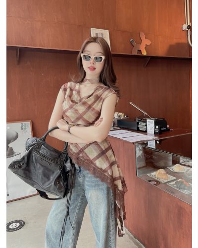 DIAMOND CHECK SLASH TOP-BROWN